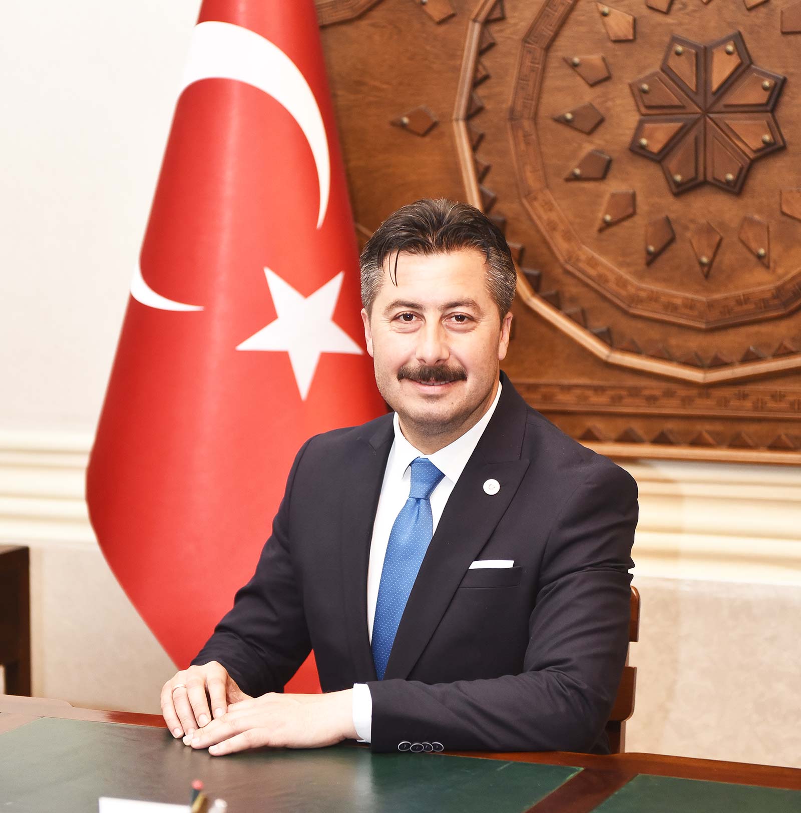 Ercan Özel kimdir? Ercan Özel neden istifa etti?